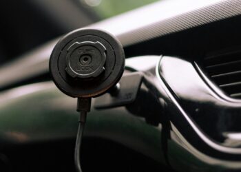 MagSafe Car Mounts for iPhone